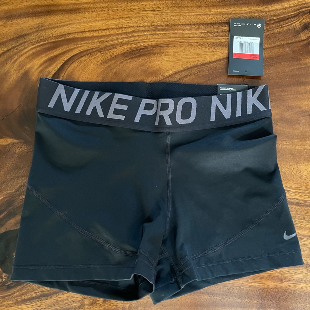 Nike pro women’s size large